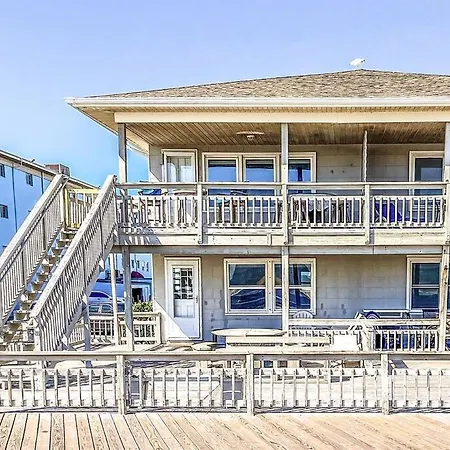 Ocean Front * Boardwalk * Giant Private Patio Villa